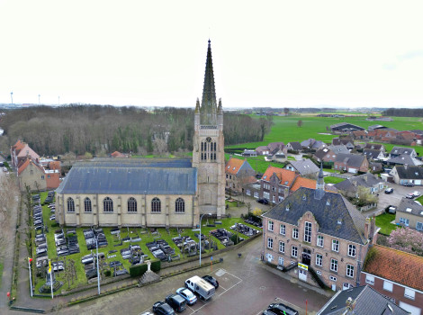 Prachtige oude gemeentehuis om te restaureren in Ieper