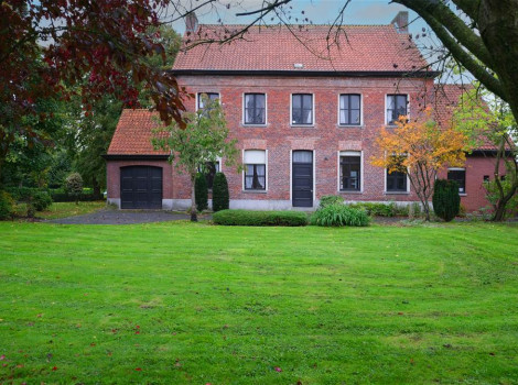Charmante pastorie Sint-Medardus te renoveren in Aalter
