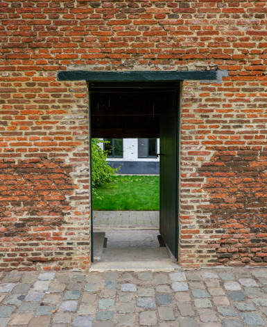 stone_memory_estate-photo_album-1761039738