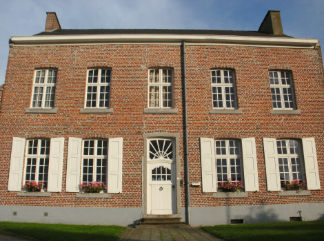 Charmante pastorie Sint-Pieter in banden met grote tuin