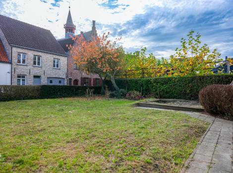 Charmant voormalig meisjesschool in het begeerde Damme