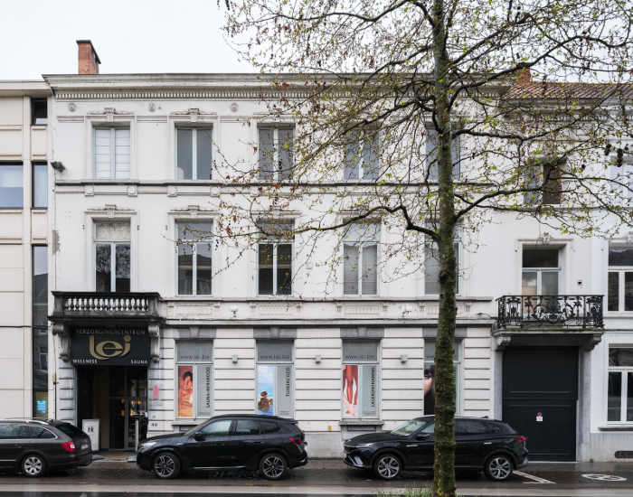 Prachtig herenhuis op het meest begeerde plein van Aalst, aangeboden via Share Deal