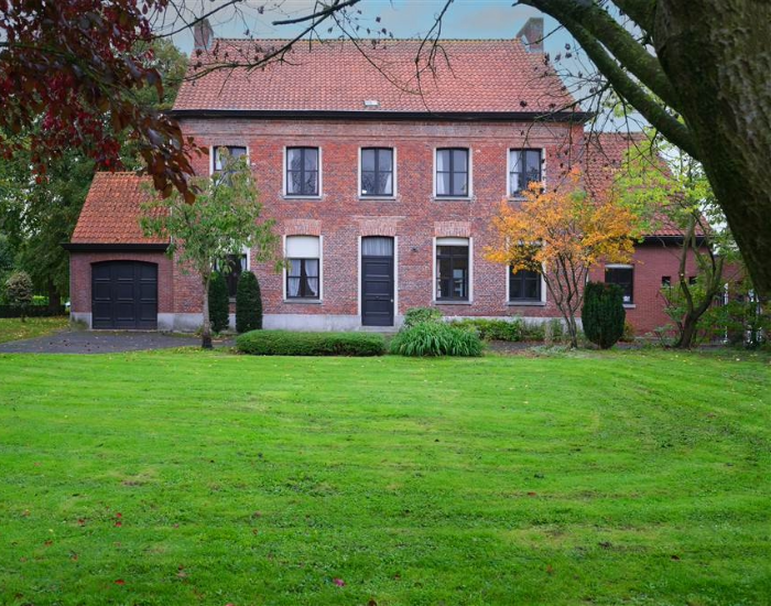 Charmante pastorie Sint-Medardus te renoveren in Aalter