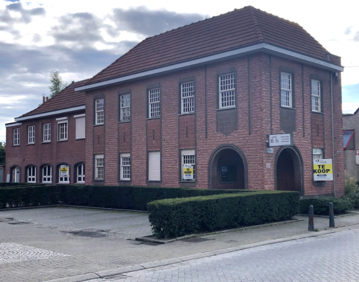 Charmante te renoveren pastorie De Schrans te Beerse