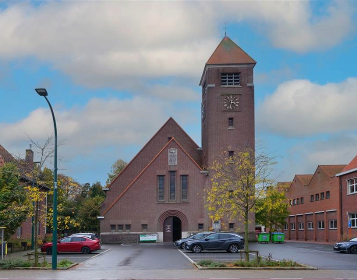 Kerk Sint-Maurus interbellum in erfpacht uit het Meetjesland patrimonium