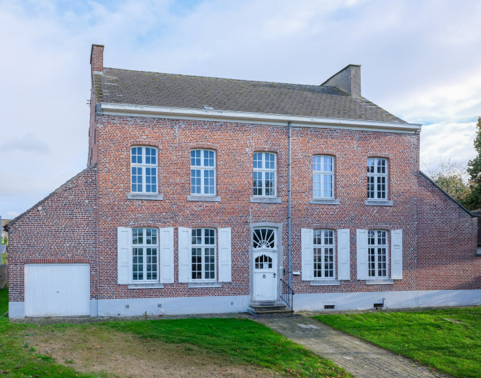 Charmante pastorie Sint-Pieter in banden met grote tuin