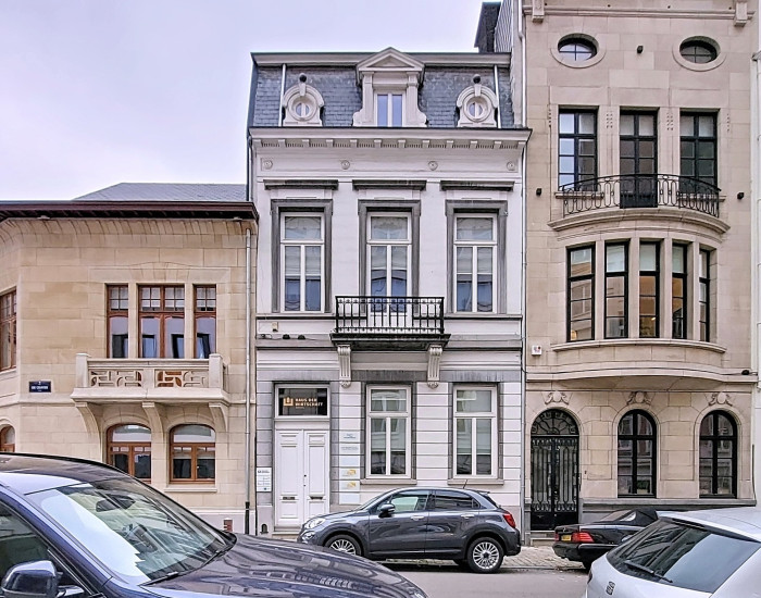 Elegant Herenhuis in een gegeerde wijk van Brussel