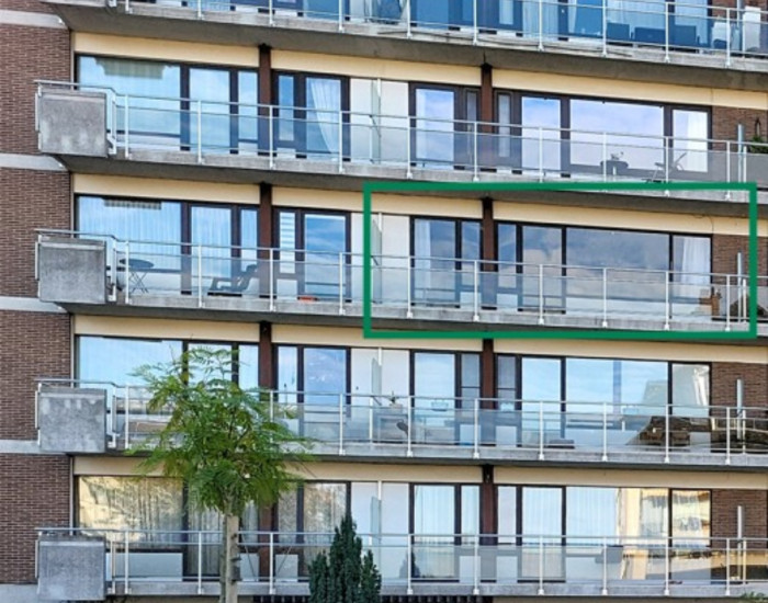 Lichtrijk appartement in speels modernistische stijl met 2 slaapkamers en kelder