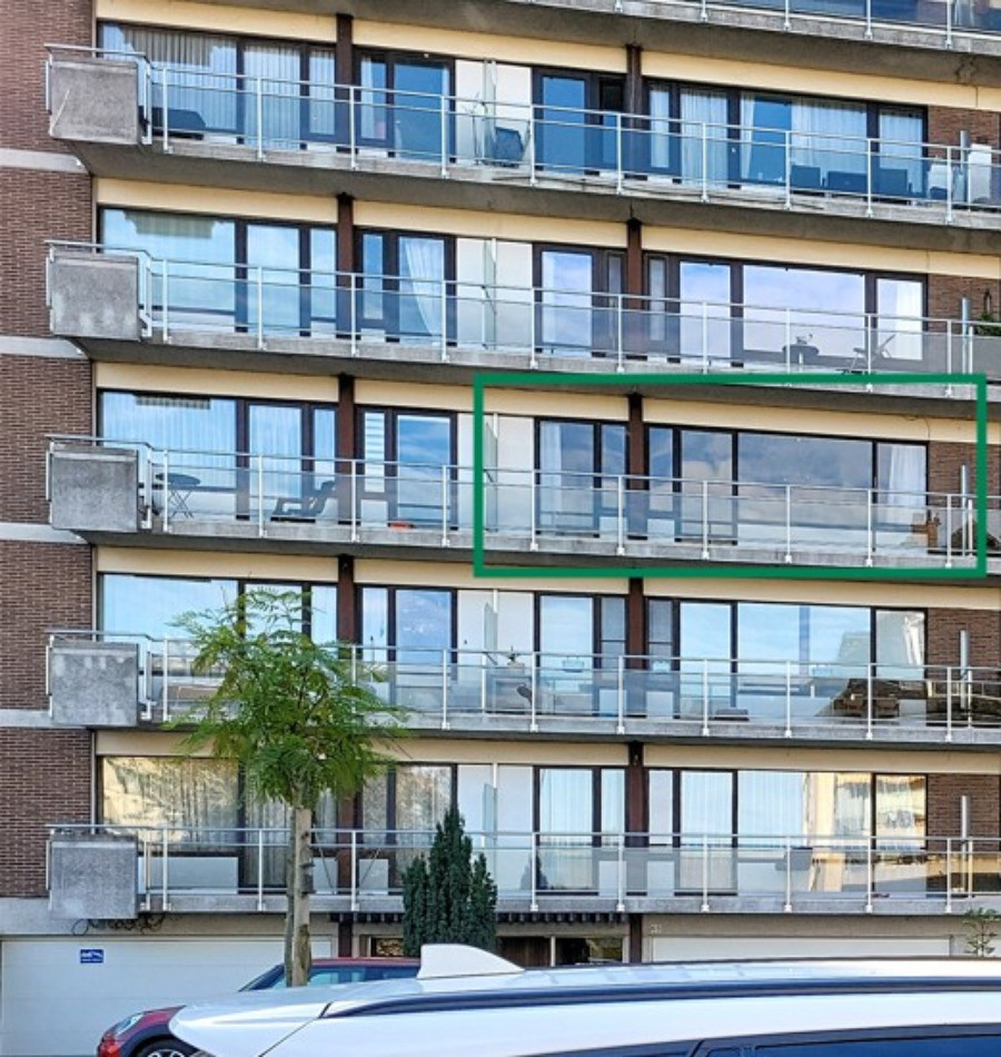 Lichtrijk appartement in speels modernistische stijl met 2 slaapkamers en kelder