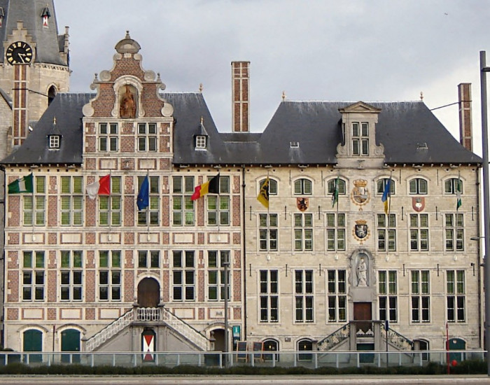 Voormalig stadhuis en gevangenis van het Waasland in erfpacht