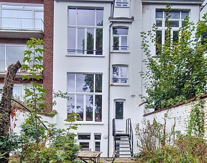 Prachtig Herenhuis in een gegeerde wijk van Elsene