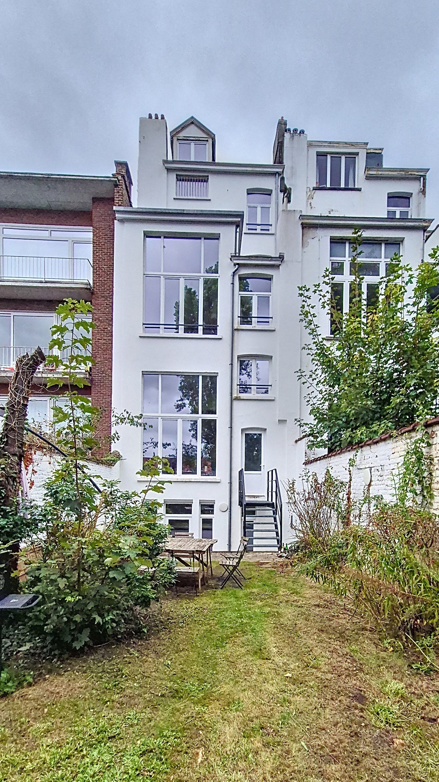 Prachtig Herenhuis in een gegeerde wijk van Elsene