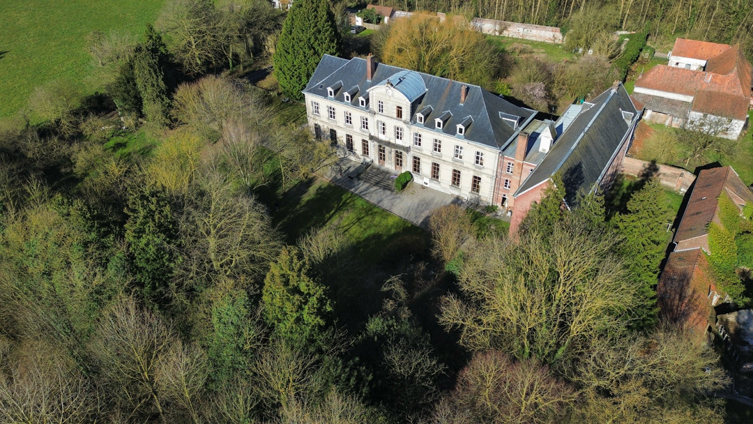 Uitzonderlijke voormalige abdij in Doornik, aangeboden via een Share Deal